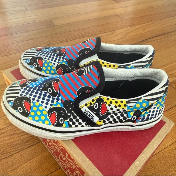 Vans Classic Slip-on Shark Week Kids Vans Size 12 Phin/True Wht - Picture 2 of 7